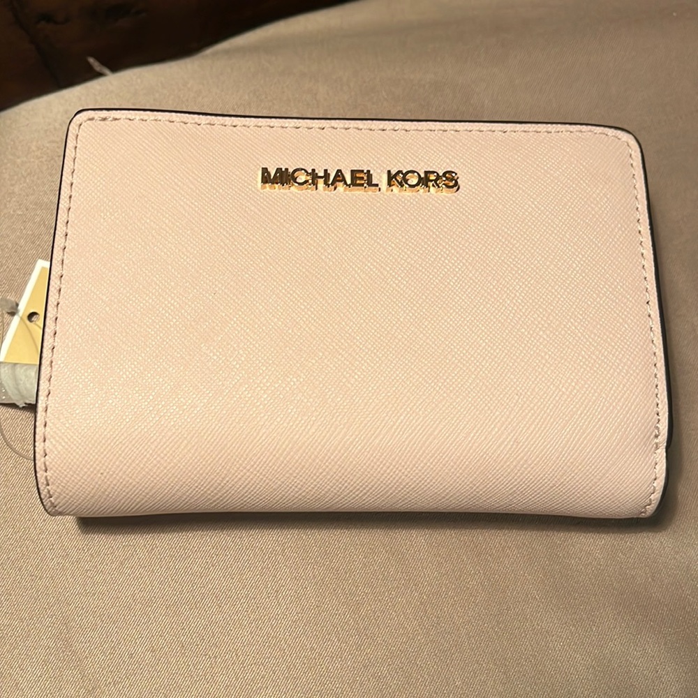 NWT MICHAEL KORS Pink Medium Crossgrain Leather Wallet